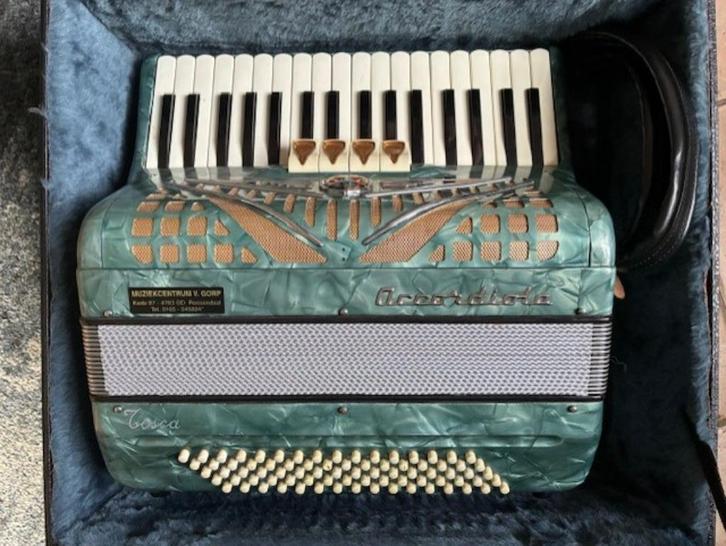 Accordiola Camerano Tosca, Muziek en Instrumenten, Accordeons, Gebruikt, Toetsaccordeon, 80-bas, Accordiola, Met koffer, Met riemen