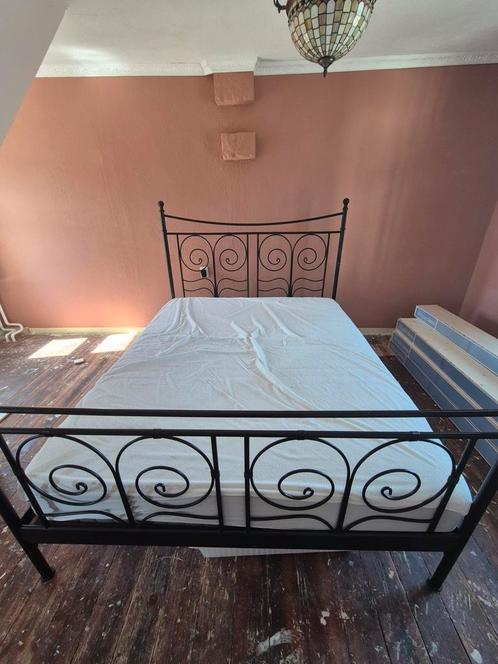 IKEA tweepersoonsbed - zwart metaal, Huis en Inrichting, Slaapkamer | Bedden, Gebruikt, Tweepersoons, 160 cm, 200 cm, Metaal, Zwart