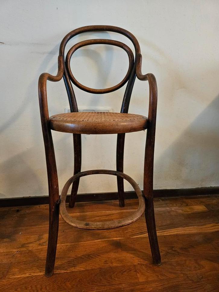 Thonet No. 14 KR kinderstoel - gebogen beukenhout, Huis en Inrichting, Barkrukken, Gebruikt, 60 tot 90 cm, Hout, Riet, 1 kruk