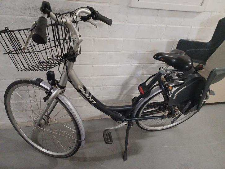 Giant Metro damesfiets, Fietsen en Brommers, Fietsen | Dames | Moederfietsen, Gebruikt, Giant, 53 tot 56 cm, 1 zitje, Mandje, Ophalen of Verzenden