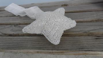 "vallende ster" van stof met glaskraaltjes, beeldje vogeltje beschikbaar voor biedingen