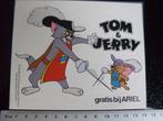 sticker Tom & Jerry ariel 1978 schermen degens, Verzamelen, Stickers, Verzenden, Zo goed als nieuw, Strip of Tekenfilm