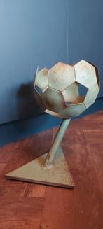 Metalen Voetbal Bokaal / Beeld - Groen met Roest, Ophalen of Verzenden, Gebruikt