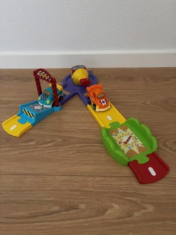 Vtech Toet Toet auto's lanceerbaan pakket met 2 auto's. beschikbaar voor biedingen