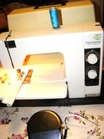 goedwerkende toyota naaimachine met stofkap, Hobby en Vrije tijd, Naaimachines en Toebehoren, Ophalen of Verzenden, Gebruikt, Naaimachine