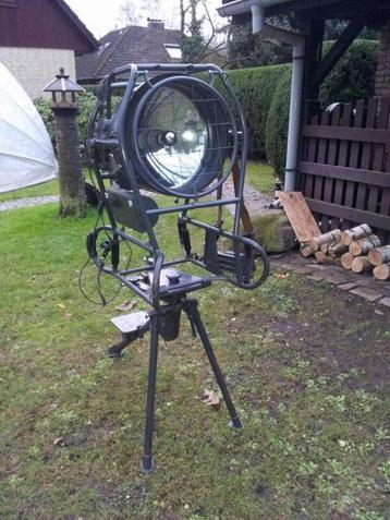 Zoeklicht met benzine aggregaat beschikbaar voor biedingen