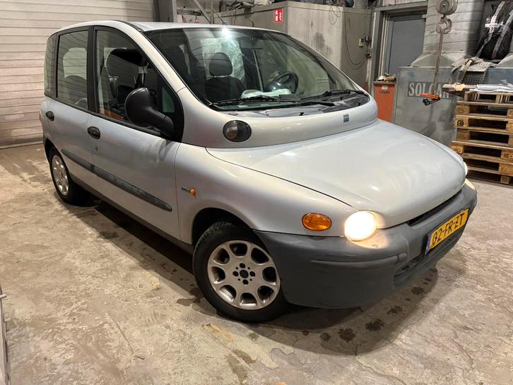 Fiat Multipla 1.6 2000 Grijs, Auto's, Fiat, Particulier, Multipla, Benzine, MPV, Handgeschakeld, Origineel Nederlands, Zilver of Grijs