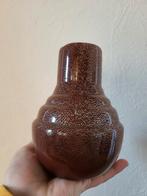 Nieuwe rode vaas met bubbels in het glas, Nieuw, Ophalen of Verzenden, Glas, Minder dan 50 cm