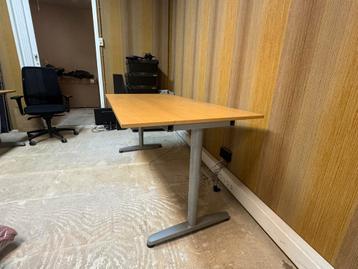 Kantoor bureau 3 hoek en 2 rechte  beschikbaar voor biedingen