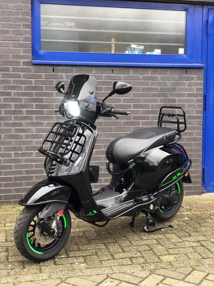 Vespa sprint iget model 2018 full option brom, Fietsen en Brommers, Scooters | Piaggio, Zo goed als nieuw, Overige modellen, Maximaal 45 km/u