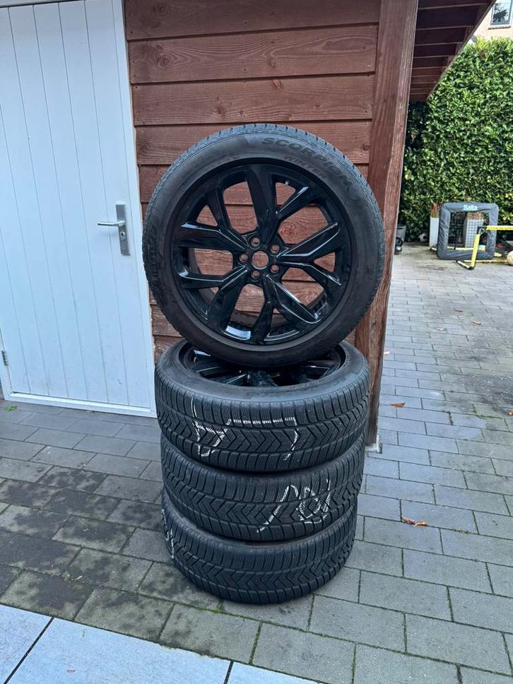 Originele 20” Jaguar velgen met winterbanden 245/50/R20, Auto-onderdelen, Banden en Velgen, Banden en Velgen, Winterbanden, 20 inch