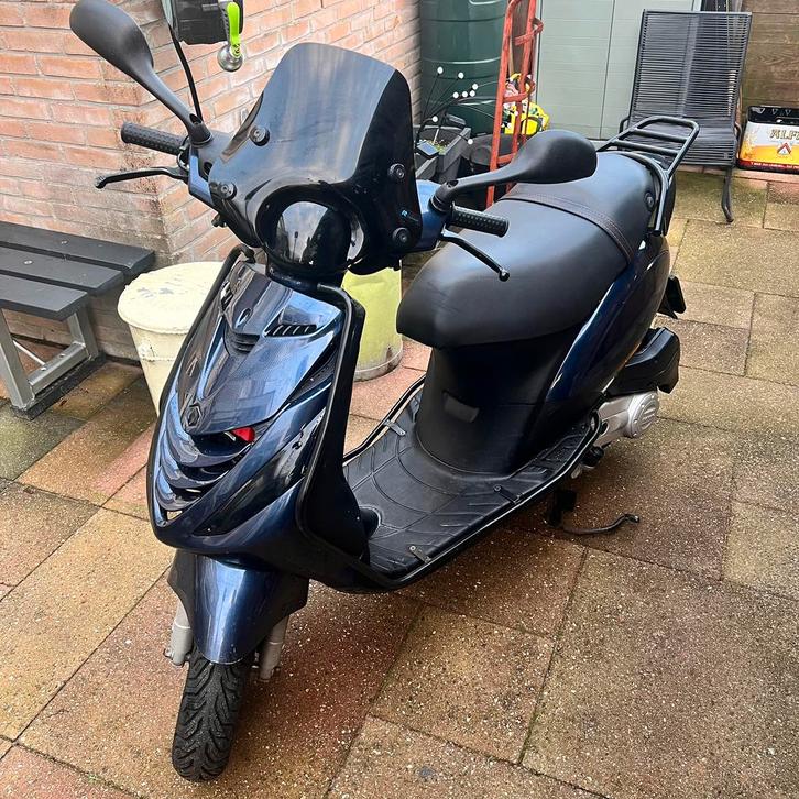 Zip 50cc Full Option Malossi, Fietsen en Brommers, Scooters | Piaggio, Zo goed als nieuw, Zip, Maximaal 45 km/u, Benzine, Ophalen