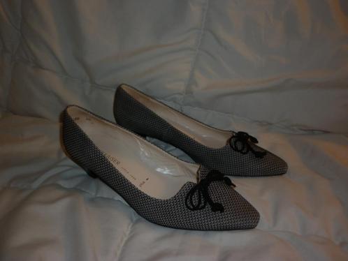 pumps maat 39 merk: Peter Kaiser kleur: grijs, Kleding | Dames, Schoenen, Zo goed als nieuw, Pumps, Grijs, Ophalen of Verzenden