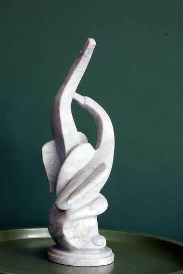 Marmeren sculptuur – Abstracte vogelcompositie beschikbaar voor biedingen