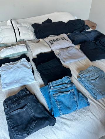 Kleine partij mannen kleding en schoenen beschikbaar voor biedingen