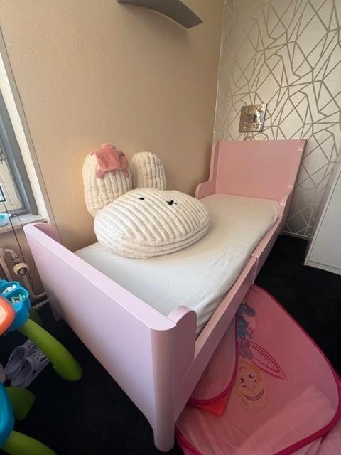 Roze Meegroeibed, Kinderen en Baby's, Kinderkamer | Bedden, Zo goed als nieuw, 180 cm of meer, 70 tot 85 cm, Matras, Ophalen