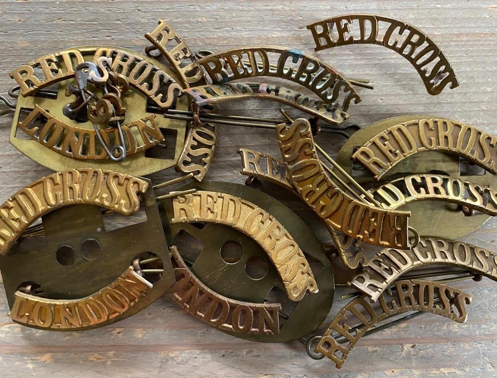 Engelse Rode kruis schouderemblemen met cijfers, regio's, Ophalen of Verzenden, Engeland