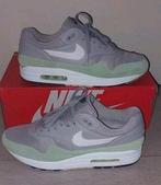 Nike Air Max 1 ATMOSPHERE GREY, Kleding | Heren, Schoenen, Overige kleuren, Nike, Ophalen of Verzenden, Sneakers of Gympen