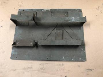 Land Rover 88/109 militair Kruislicht / EHBO doos houder. beschikbaar voor biedingen