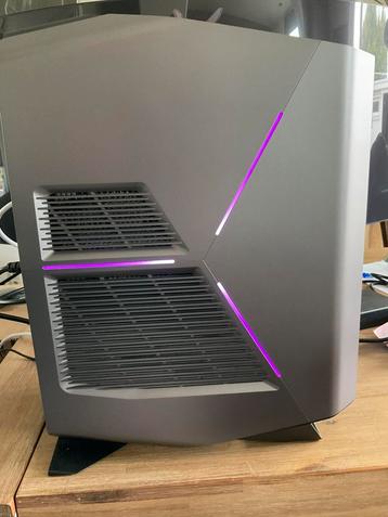 Alienware Aurora R7 compleet met toetsenbord en muis beschikbaar voor biedingen