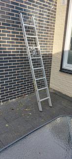 Te koop alu enkele ladder 225cm hoog 8 traps inclusief slot, Doe-het-zelf en Verbouw, Ladders en Trappen, 2 tot 4 meter, Ladder