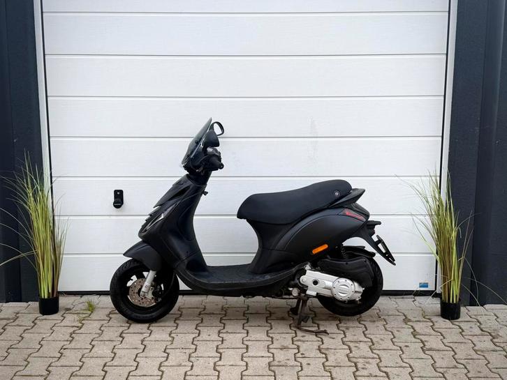 Piaggio Zip 50cc 2020 (Matt Zwart), Fietsen en Brommers, Scooters | Overige merken, Gebruikt, Maximaal 45 km/u, Benzine, Ophalen