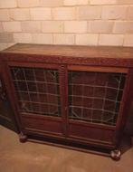 Antieke handgesneden eiken vitrinekast met groen loodglas, Antiek en Kunst, Ophalen