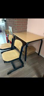 School tafel met 2 stoeltjes zeer nette staat en degerlijk, Ophalen, Zo goed als nieuw