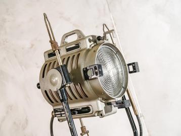 1950s Arri - Arnold & Richter Filmlamp op landmeter statief