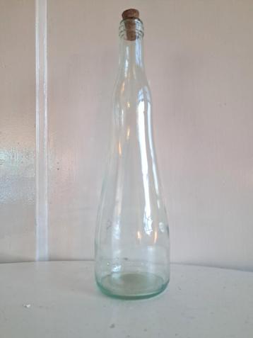 Vintage glazen fles  beschikbaar voor biedingen