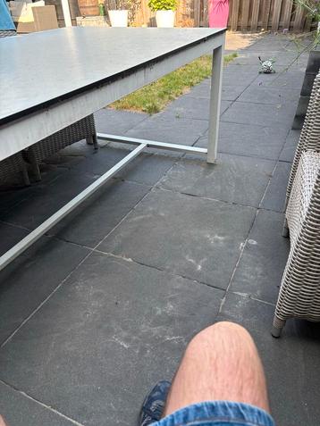Buitentafel onderhouds vrij beschikbaar voor biedingen