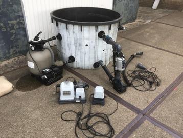 Hottub met elektrische verwarming en zandfilter zout water   beschikbaar voor biedingen