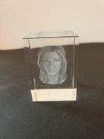Glazen presse papier van Maxima zgan. 5 x 4 x 7 cm., Verzamelen, Ophalen of Verzenden, Zo goed als nieuw, Nederland, Overige typen