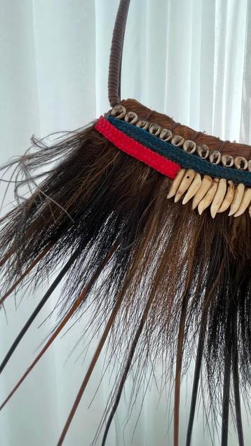 Schelpenketting op Statief - Decoratief beschikbaar voor biedingen