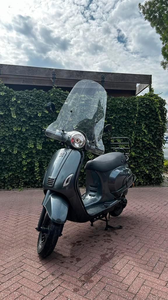 AGM VX50 unieke grijs/blauwe kleur, Fietsen en Brommers, Scooters | Overige merken, Zo goed als nieuw, Maximaal 25 km/u, Benzine