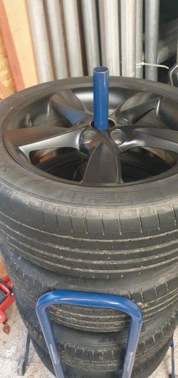 Schadevrij zwart LM 17inch velgset met 2 nwe bndn VWAudi beschikbaar voor biedingen