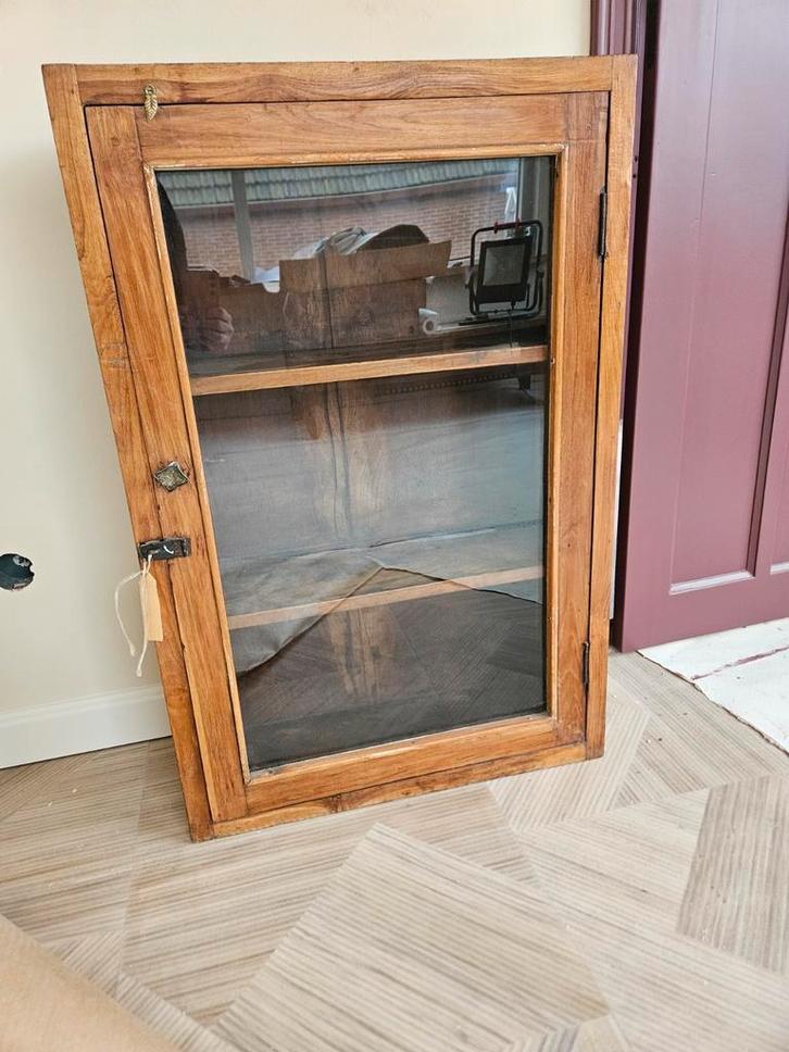 Houten vintage vitrine kastje, Huis en Inrichting, Kasten | Vitrinekasten, Gebruikt, Minder dan 100 cm, 50 tot 100 cm, Minder dan 25 cm