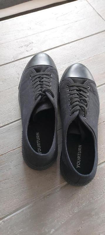Zwarte sneekers Unisex (mt 44) beschikbaar voor biedingen