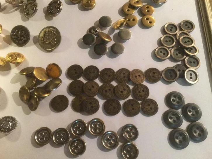Vintage Knopen Collectie metaal opbrengst giro 555, Hobby en Vrije tijd, Naaien en Fournituren, Gebruikt, Knoop of Knopen, Ophalen of Verzenden