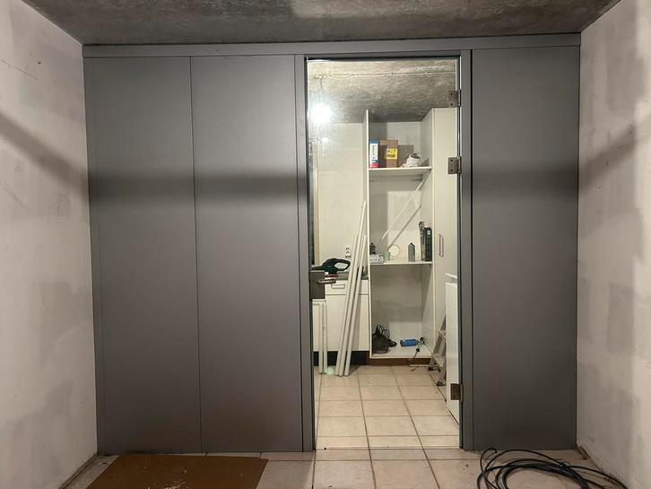 Geïsoleerde tussenwand van sandwich panelen, Doe-het-zelf en Verbouw, Platen en Panelen, Zo goed als nieuw, Ophalen