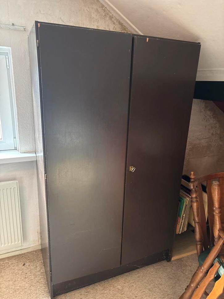 Donkerbruine kledingkast met hangruimte, Huis en Inrichting, Kasten | Kledingkasten, Gebruikt, 150 tot 200 cm, 100 tot 150 cm