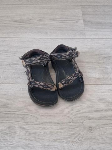 Teva sandalen mt 26/27 beschikbaar voor biedingen