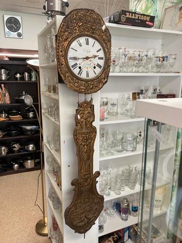 Antieke Slingerklok 'L'Gaye à Lestelle' beschikbaar voor biedingen