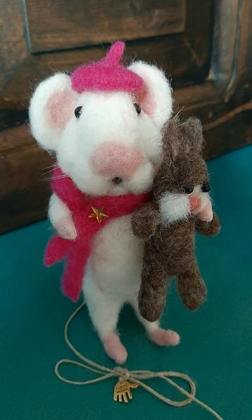 Genaaldvilte Muis met Haas knuffel wol naaldvilten handmade beschikbaar voor biedingen