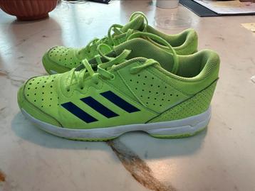 Adidas zaalvoetbal /zaalhockey schoenen beschikbaar voor biedingen