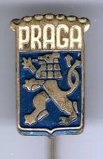 PRAGA blauw op zilverkleurig auto speldje ( C_163 ), Verzamelen, Speldjes, Pins en Buttons, Verzenden, Zo goed als nieuw, Transport