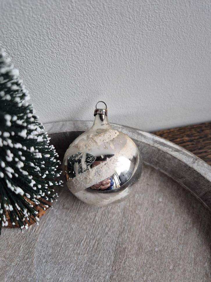 Vintage kerstbal strepen zilver 493, Diversen, Kerst, Gebruikt, Ophalen of Verzenden