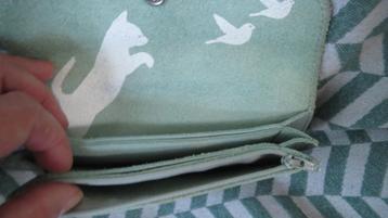 Keecie, leren portemonnee, cat chase medium, dusty green beschikbaar voor biedingen