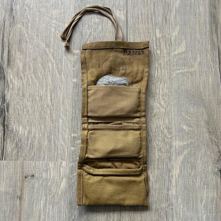 Canadese sewing kit met service nummer, Verzamelen, Militaria | Tweede Wereldoorlog, Ophalen of Verzenden