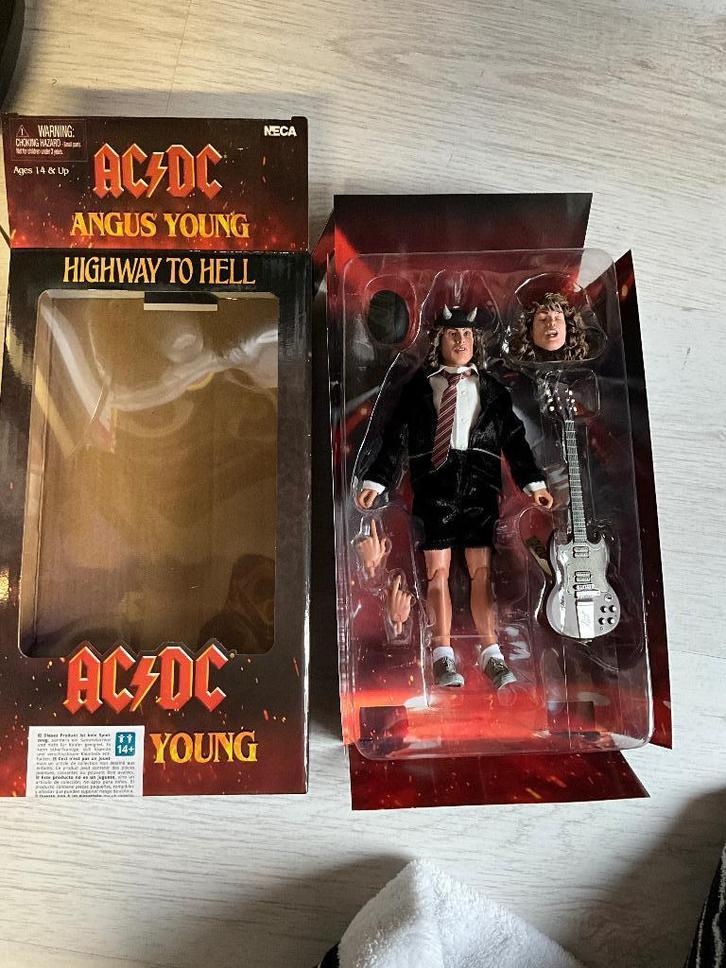 AC/DC Highway to hell Angus young pop VERZAMELPOP, Verzamelen, Muziek, Artiesten en Beroemdheden, Nieuw, Pop, Beeldje of Miniatuur